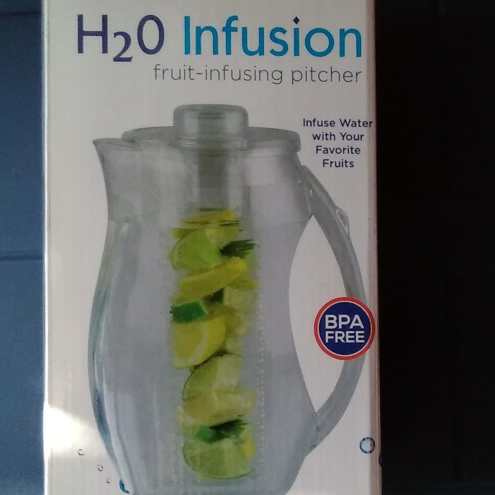 2.5 Liter Fruit-Infusing Pitcher  New-In-Box